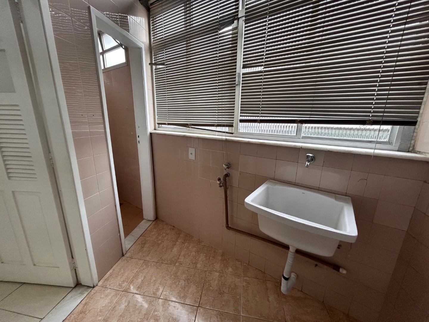 3-bedroom apartment with a terrace and mountain views — photo 11