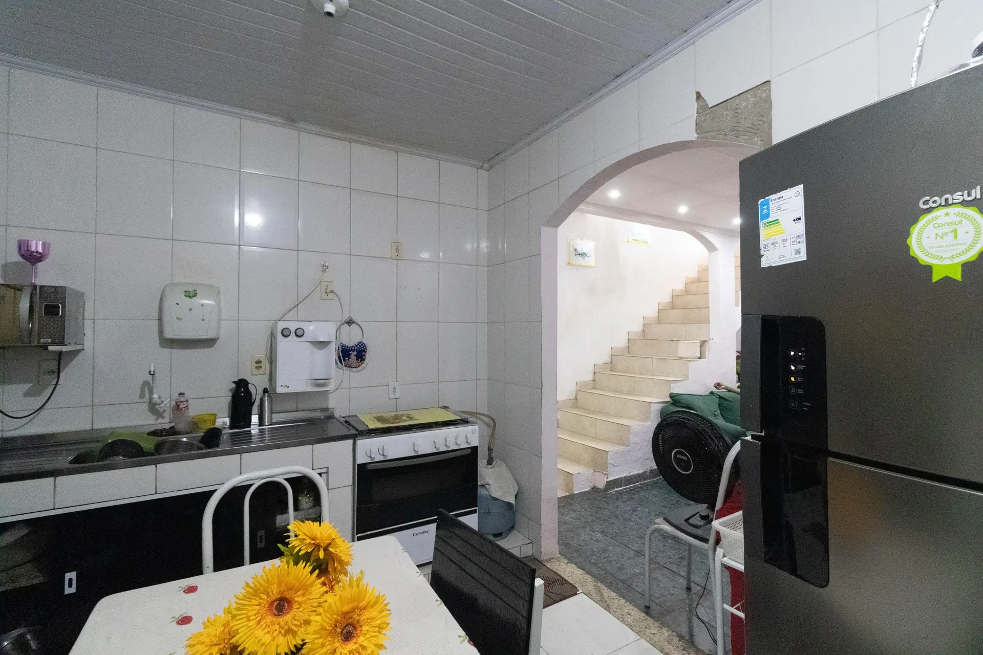 Casa mobiliada com 3 quartos e cozinha com fogão a gás — photo 38
