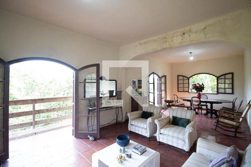 Furnished house with 4 bedrooms and 215 m² — photo 26