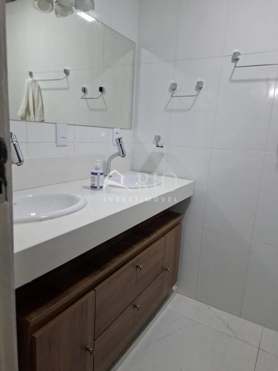 Unfurnished house with 4 bedrooms and 6 bathrooms, 945 m² — photo 42
