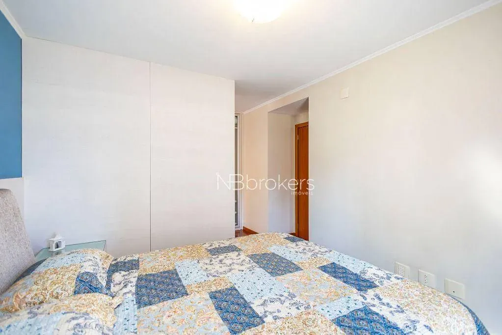 3-bedroom apartment with a walk-in closet — photo 47