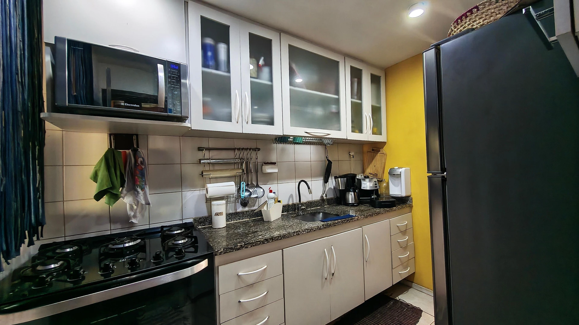 Casa mobiliada com 2 quartos e quintal privativo — photo 2