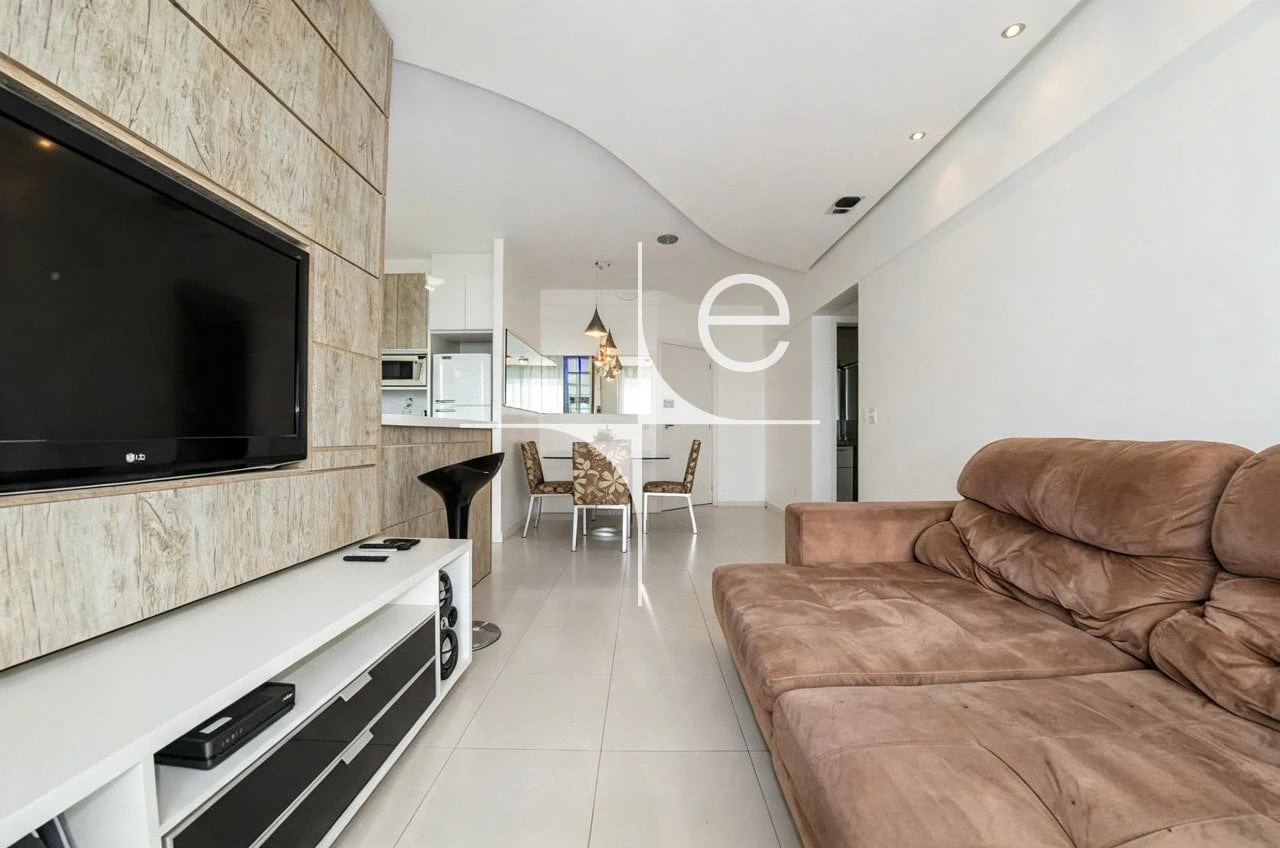 Furnished apartment, 85 m², with a glass-enclosed balcony — photo 9