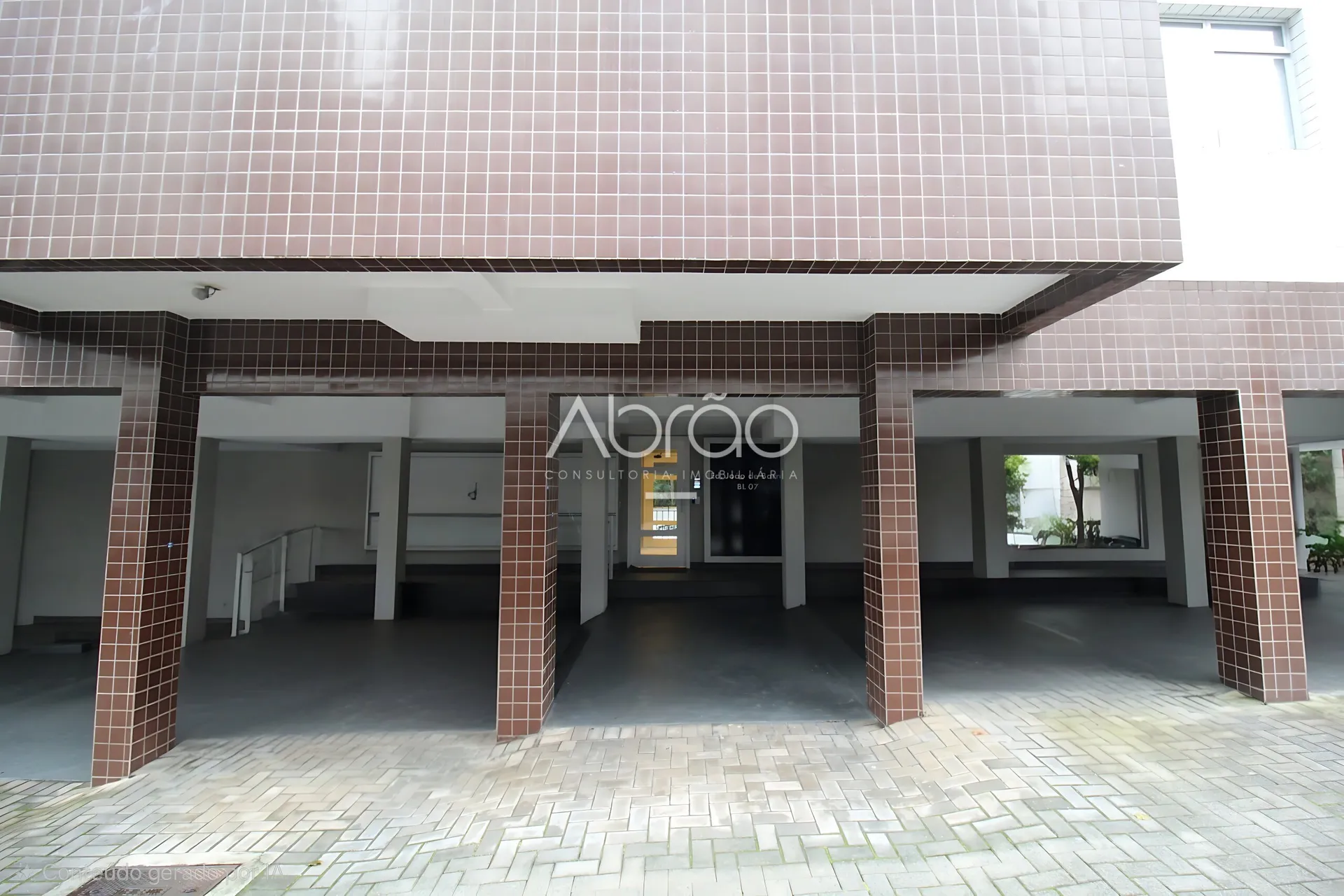 Apartamento con 3 dormitorios y balcón con parrilla — photo 26