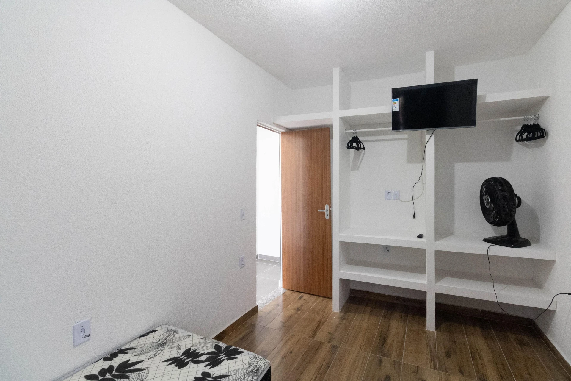 Apartamento sem mobília com 2 quartos e 1 banheiro — photo 2