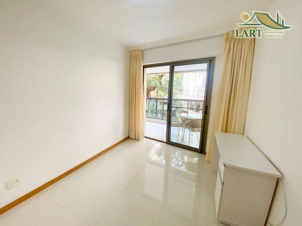 Apartamento sem mobília com 4 dormitórios e varanda — photo 23