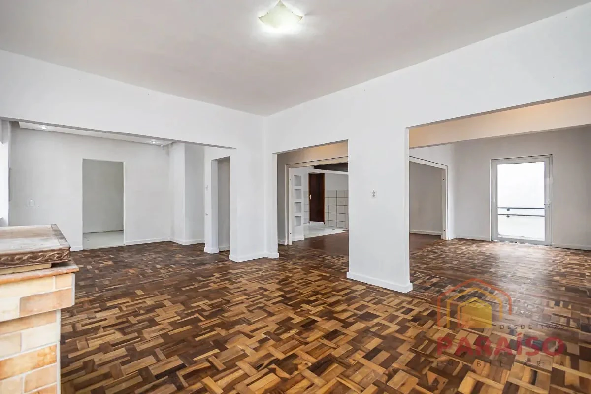 Деревянный пол или ламинат и 4 спальни: дом 165 м² — photo 17