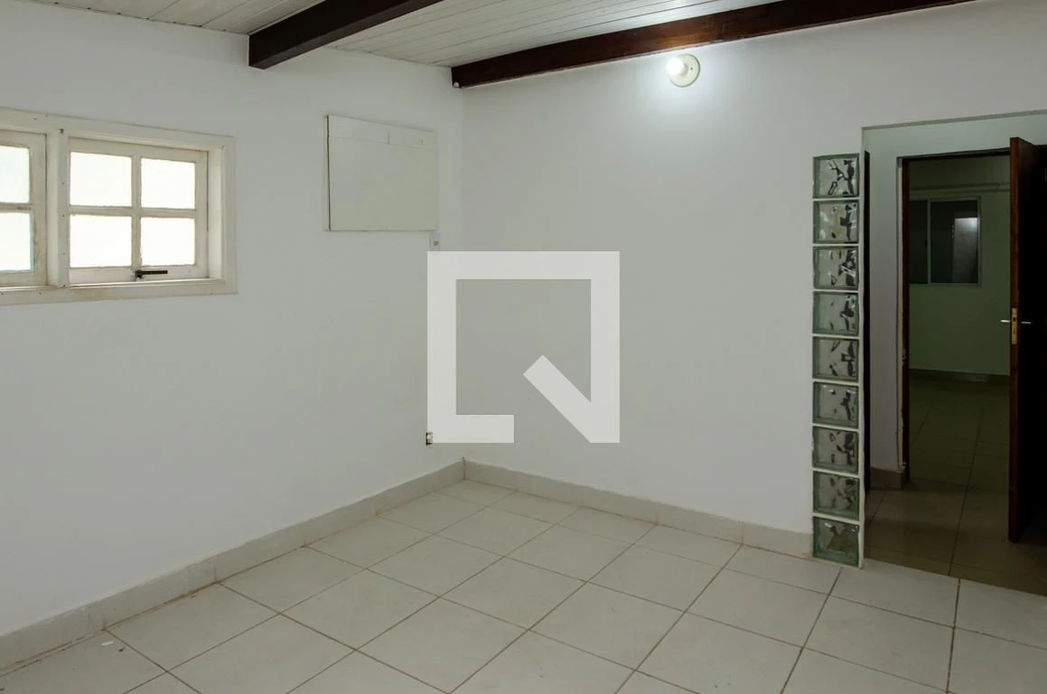 Unfurnished 1-bedroom apartment with a washing machine — photo 14