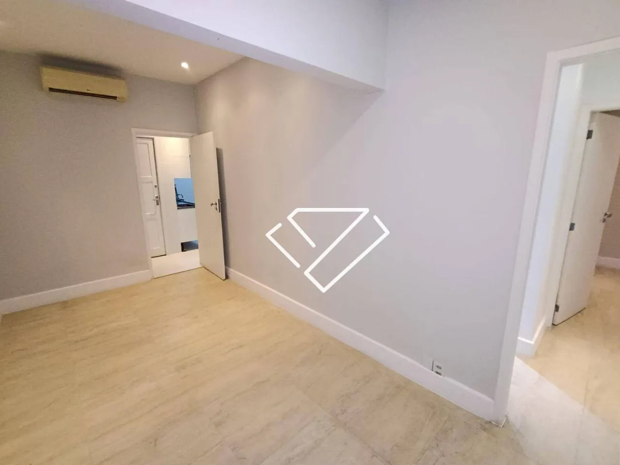 3-bedroom apartment with a closed-in gas kitchen — photo 2