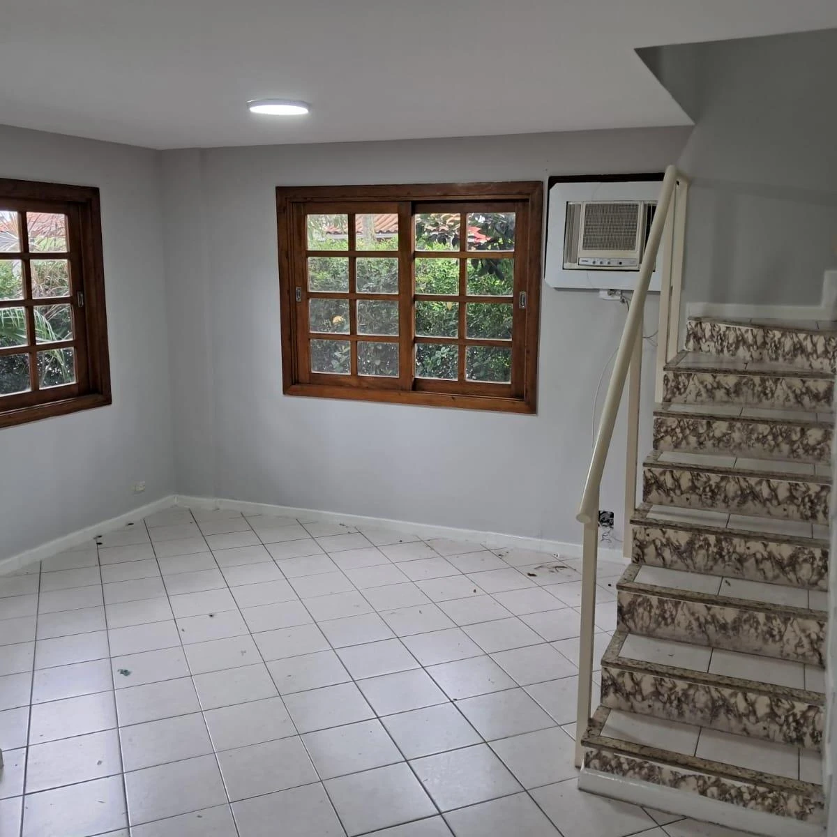 Duplex house with 4 bedrooms and an enclosed kitchen — photo 8