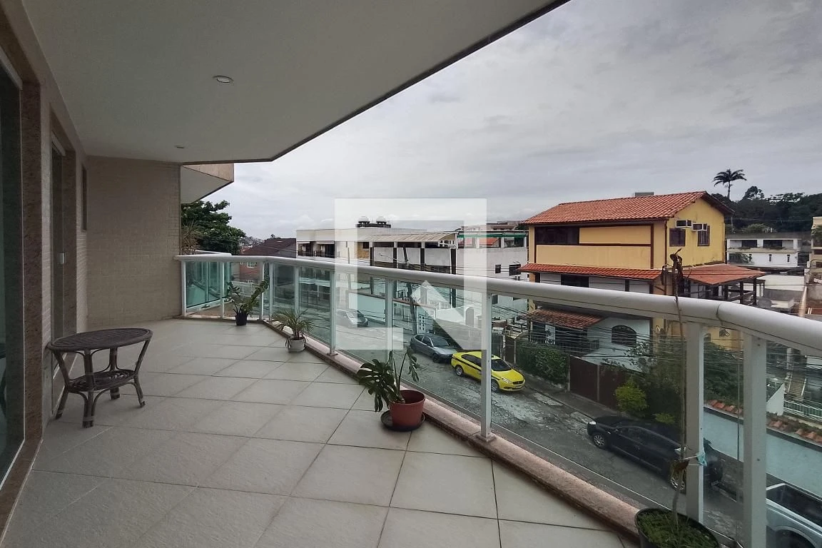 460 m² house with a water view and a private pool — photo 31