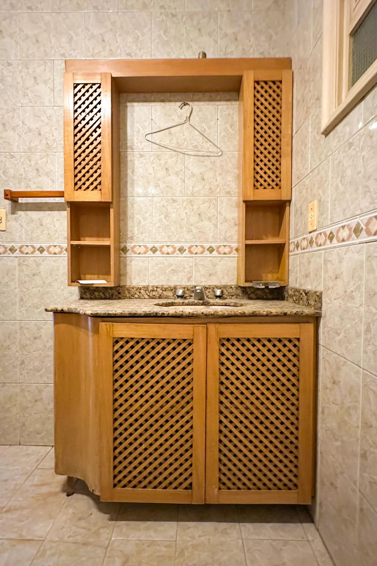 Unfurnished apartment with 3 bedrooms and 4 bathrooms — photo 30