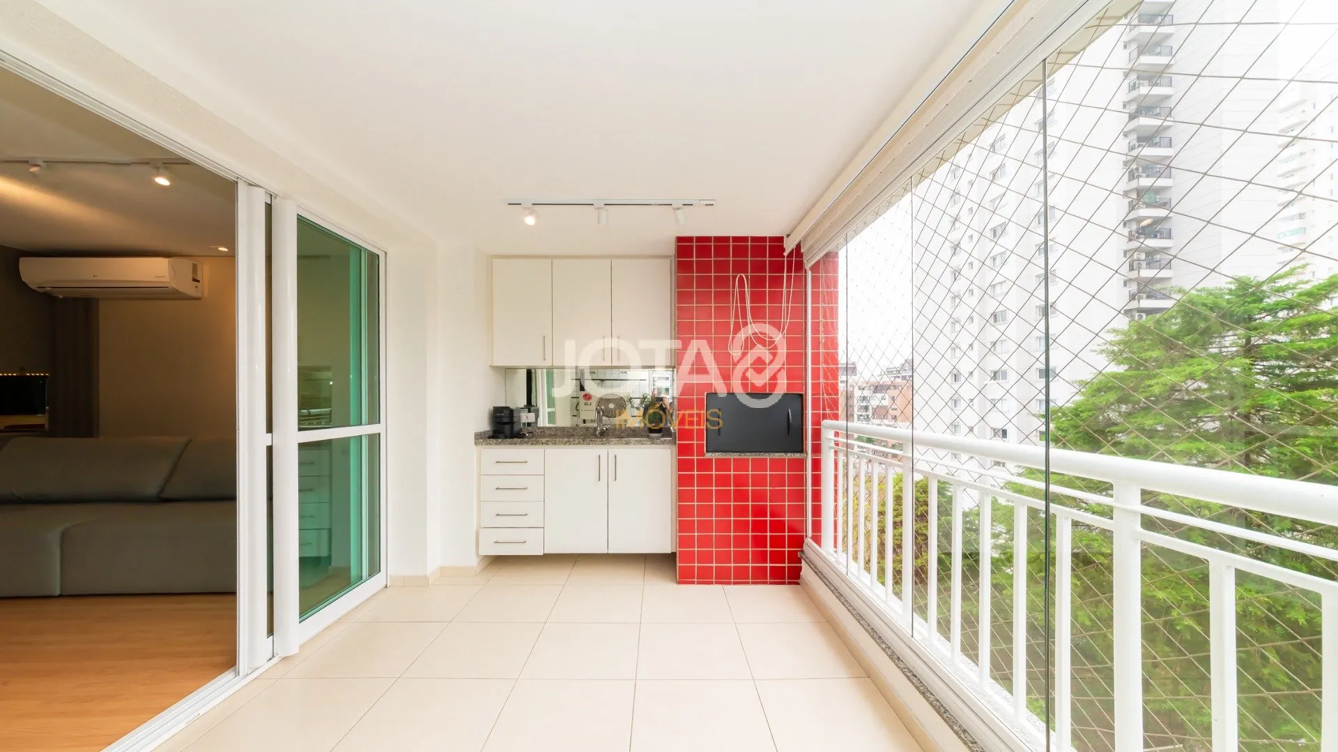 3-bedroom apartment in a building with a gym — photo 24