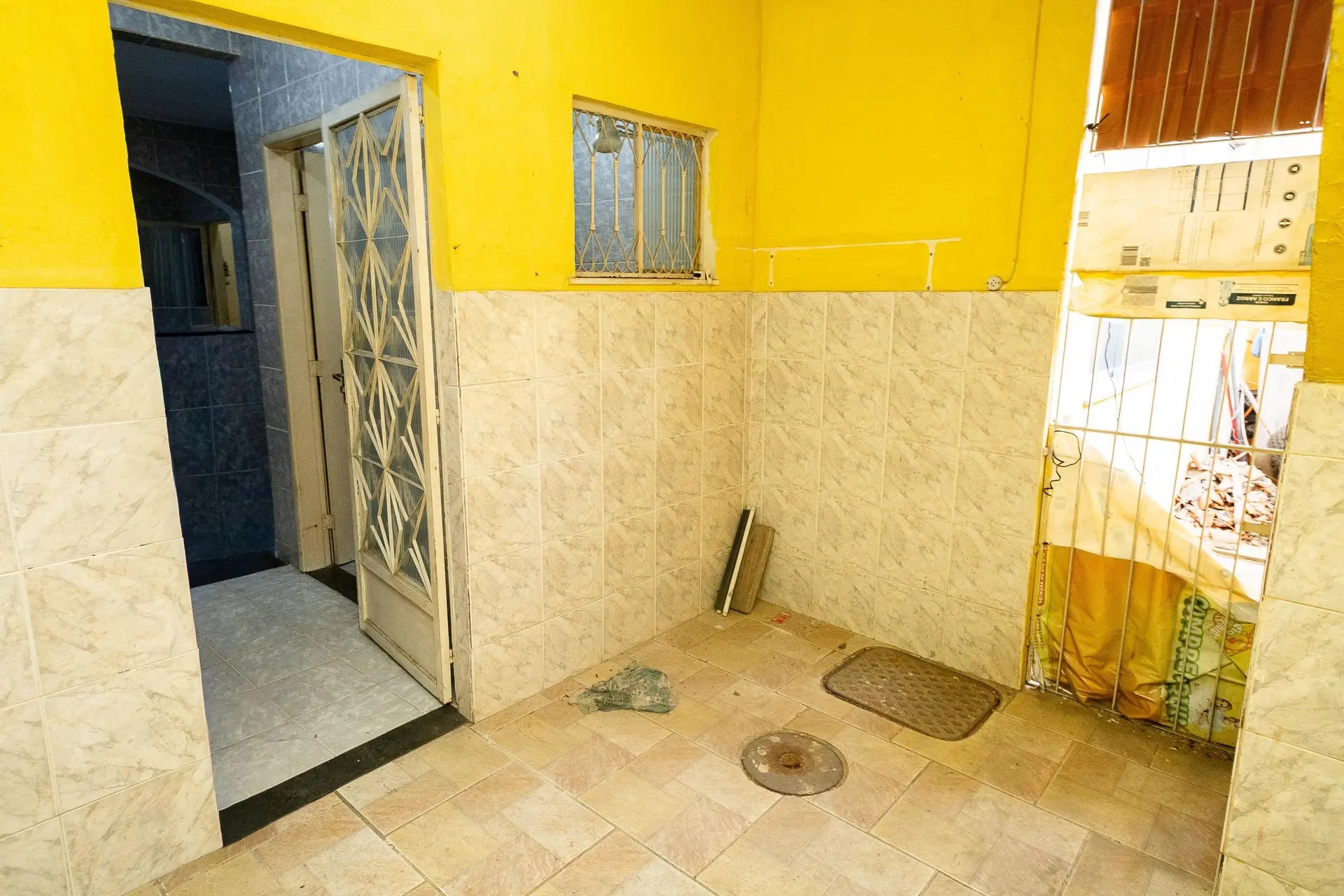 House with 3 bedrooms, 1 en-suite, and private yard — photo 28
