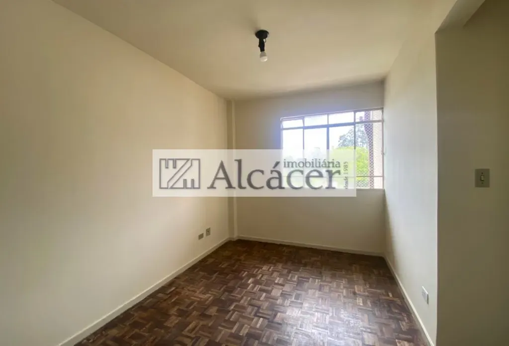 2-bedroom apartment with wood or laminate floors — photo 6