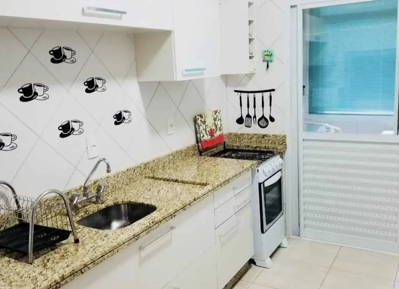 Furnished 181 m² apartment with 3 bedrooms and private garden — photo 4