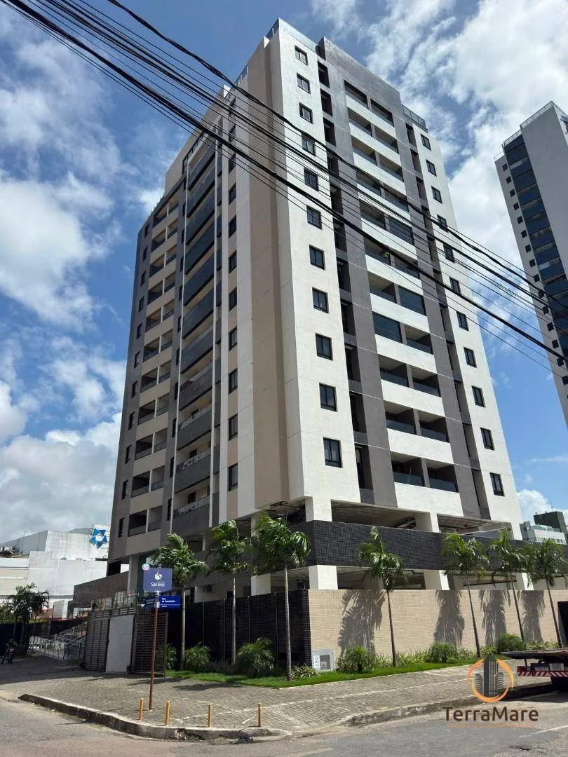 Квартира с 3 спальнями и балконом, 82 м²