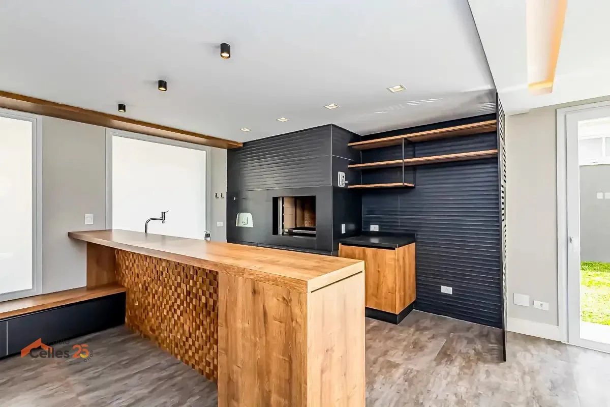 Furnished house, 275 m², with a glass-enclosed balcony — photo 13