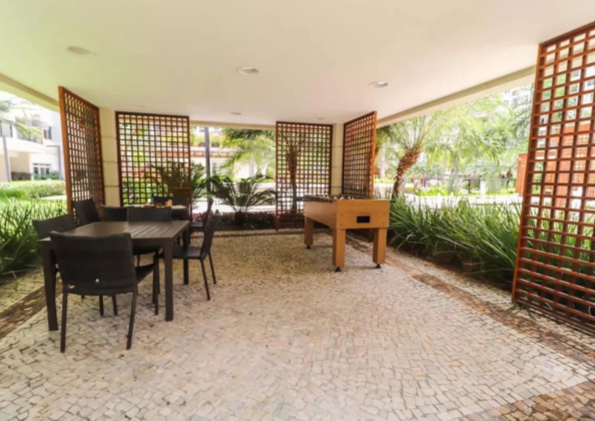 69 m² apartment with 2 bedrooms and 2 bathrooms — photo 3