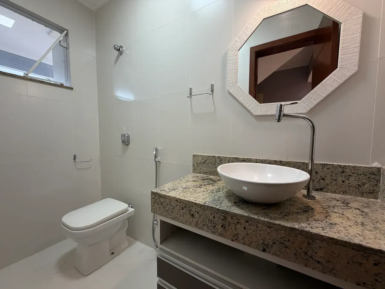Casa com 4 quartos e 5 banheiros, 300 m² — photo 8