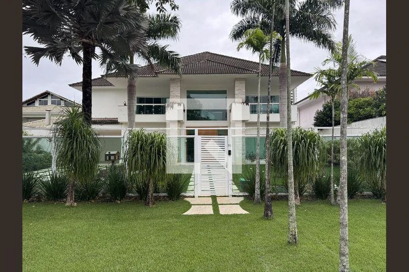 5 quartos e banheira: casa de 1000 m²