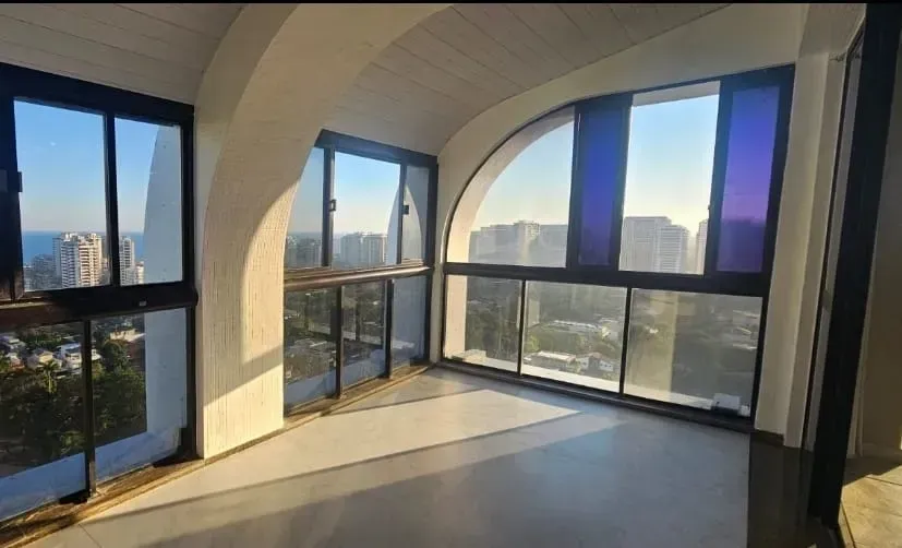 Apartment with 3 bedrooms and city plus water views — photo 13