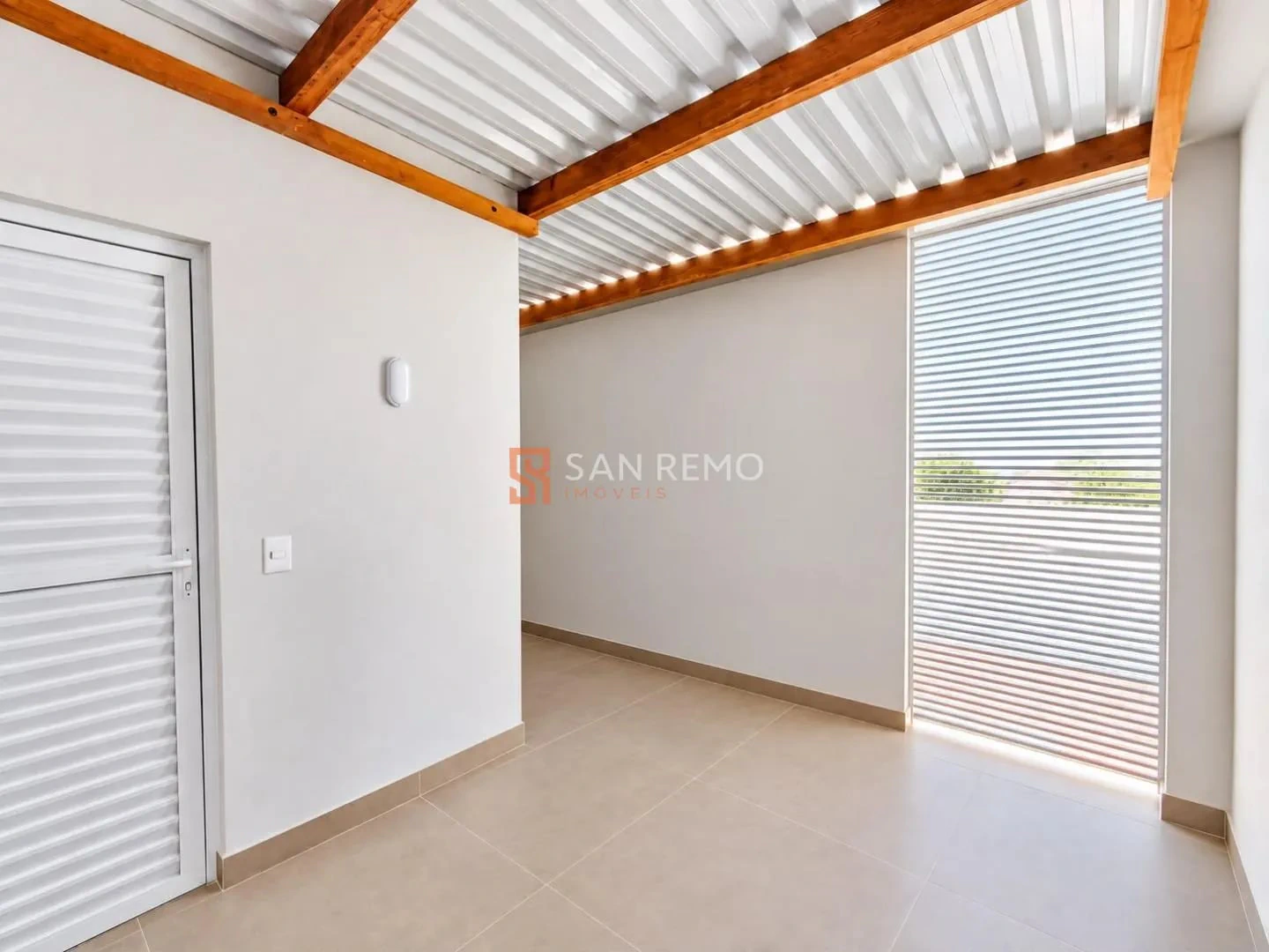 2-bedroom house with a washing machine — photo 12