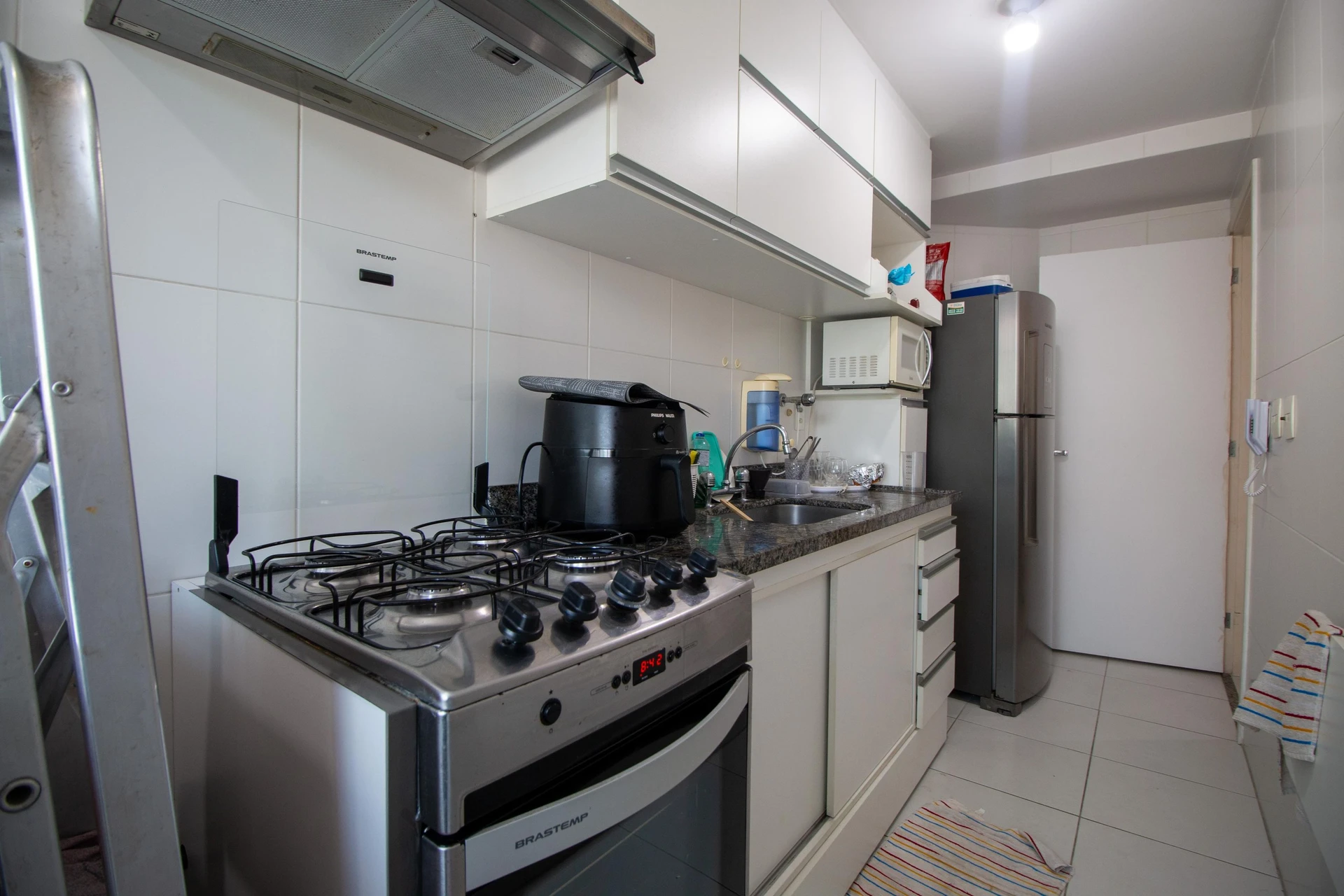 Floor-to-ceiling windows in a 2-bedroom apartment, 59 m² — photo 15