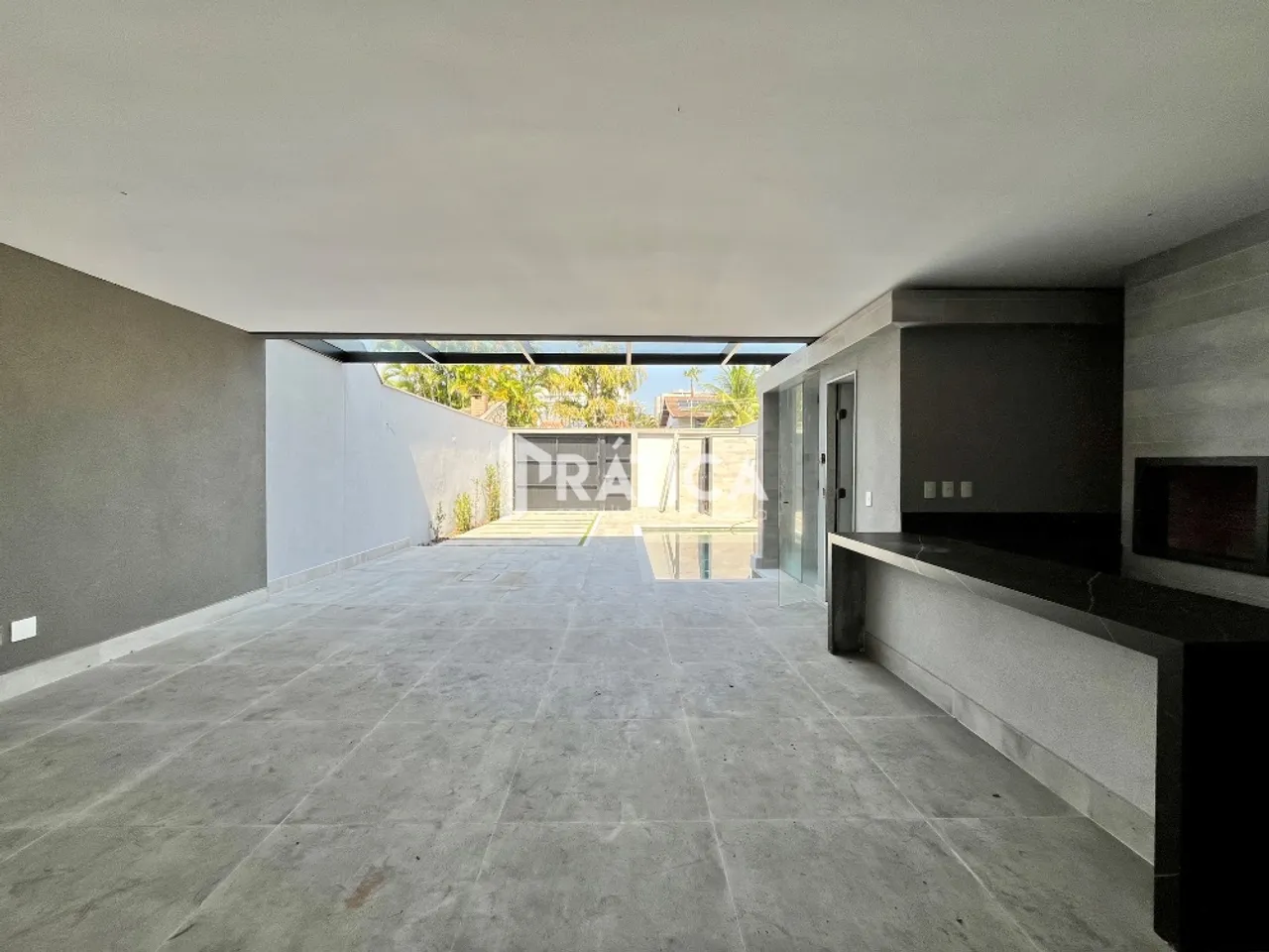 Casa padrão sem mobília com 4 quartos e 5 banheiros — photo 13