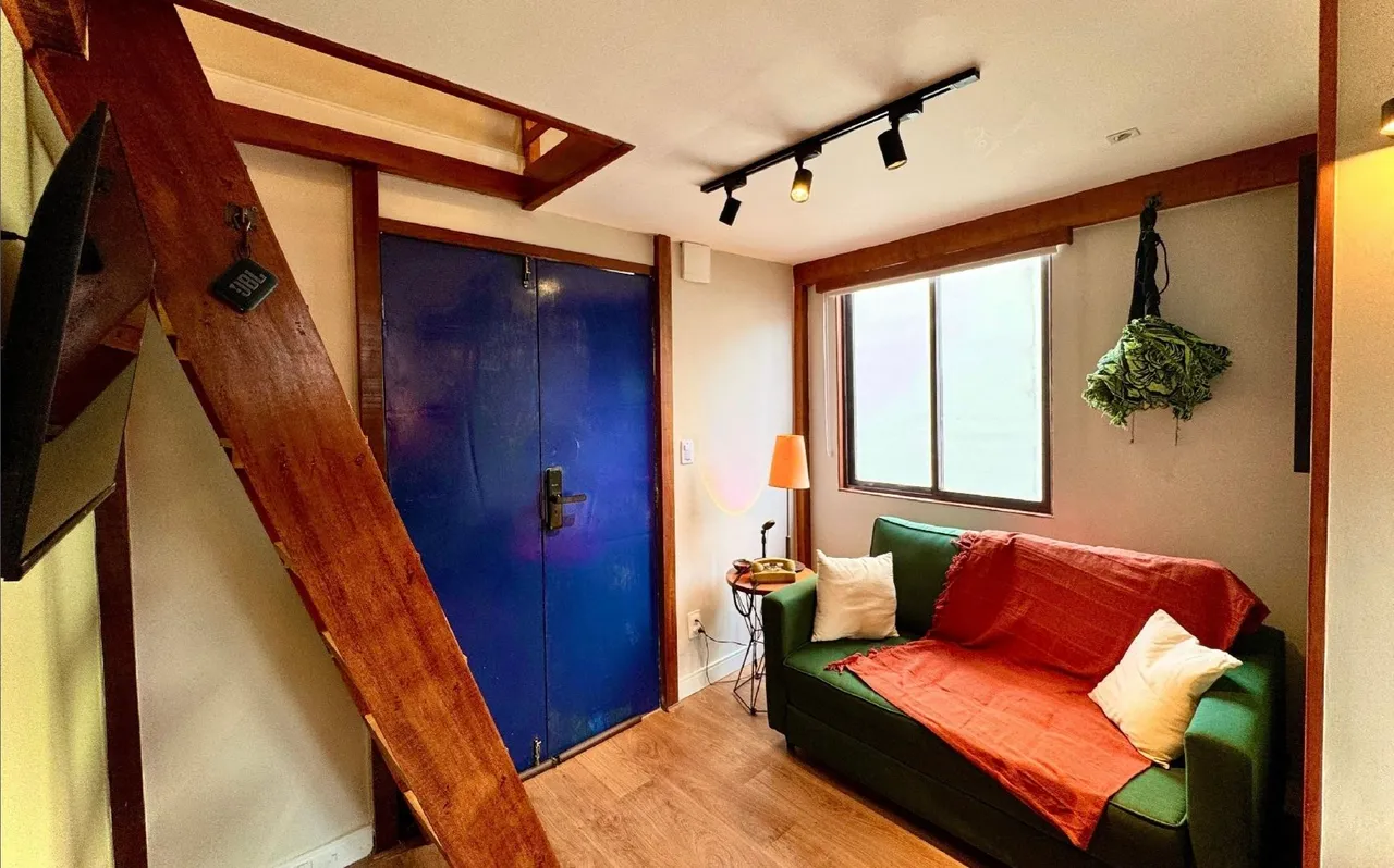 Furnished apartment, 25 m², with wood or laminate floors — photo 5