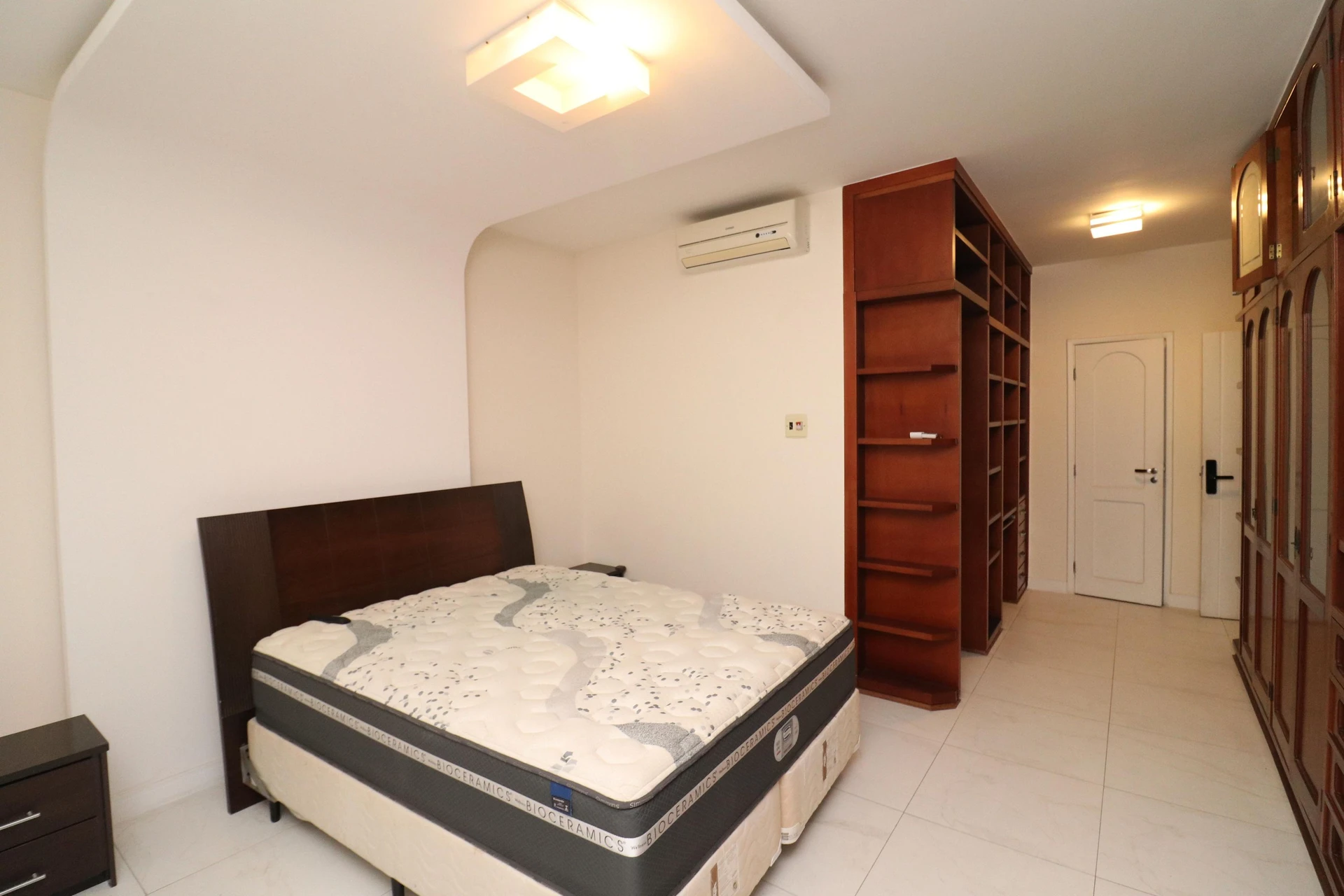 Vestidor y 5 dormitorios: casa de 420 m² — photo 6