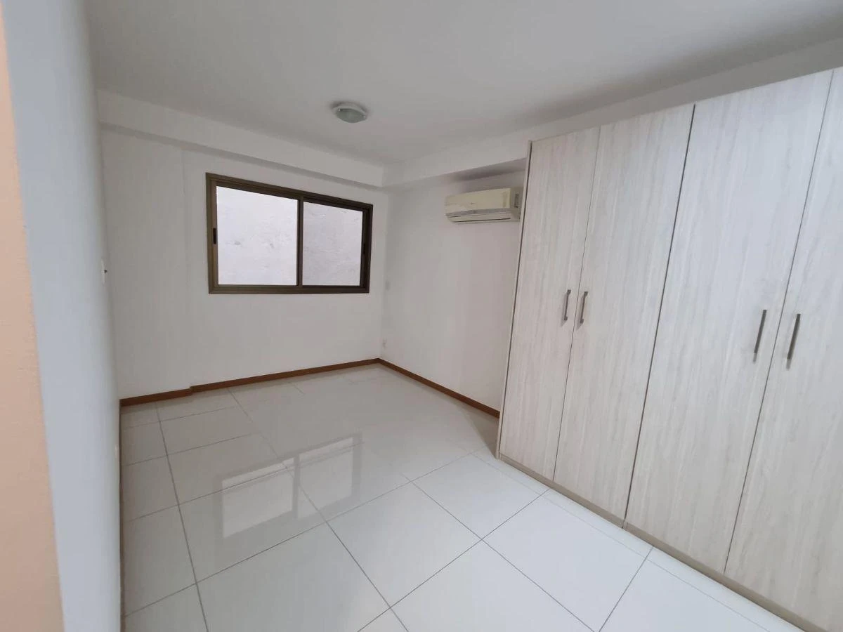 4-bedroom apartment in a building with a sauna — photo 12