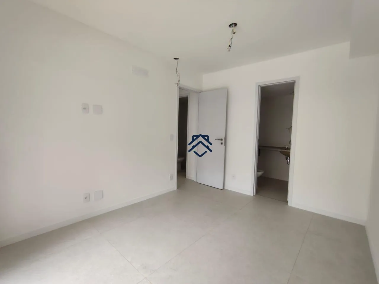 2-bedroom apartment with a mountain view — photo 26