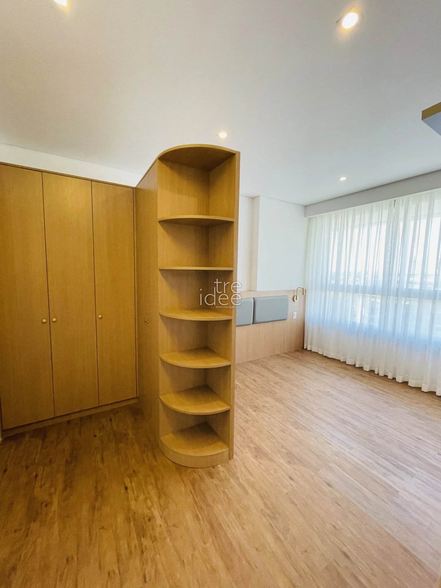 2-bedroom apartment with a washing machine — photo 24