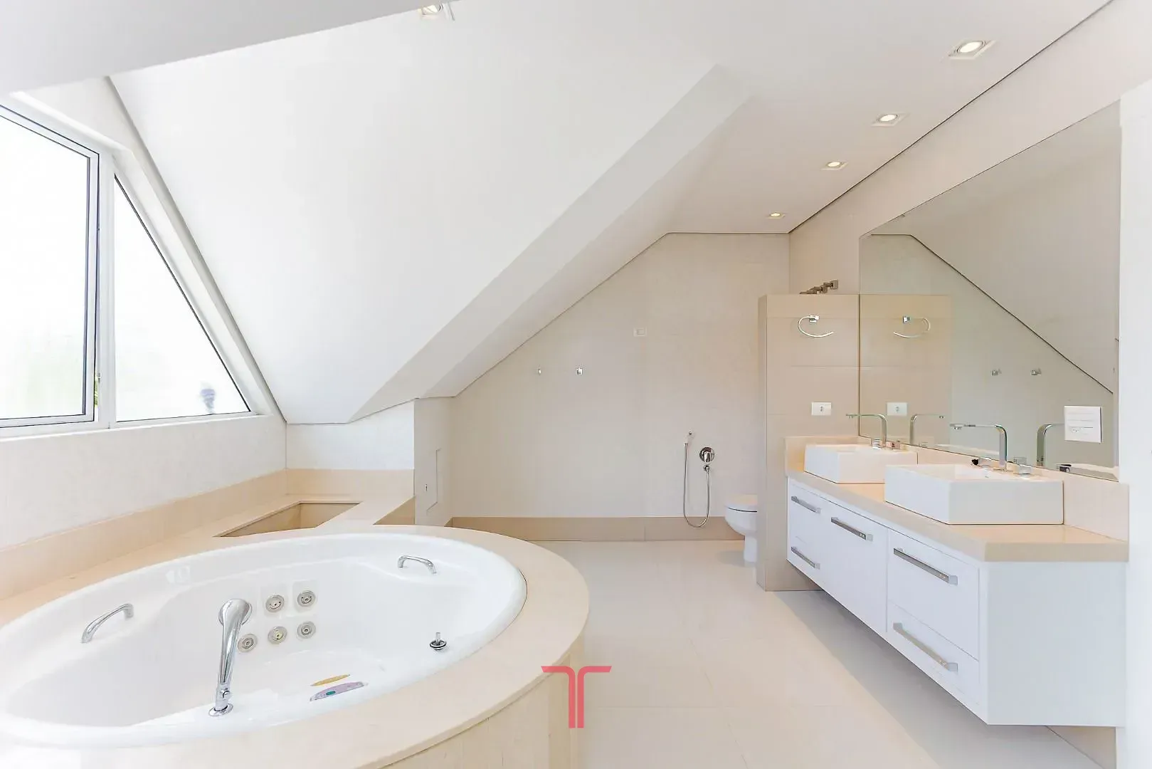 Дом 550 м² с 5 спальнями и приватным садом — photo 120