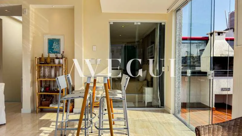 4-bedroom apartment in a building with a pool — photo 6