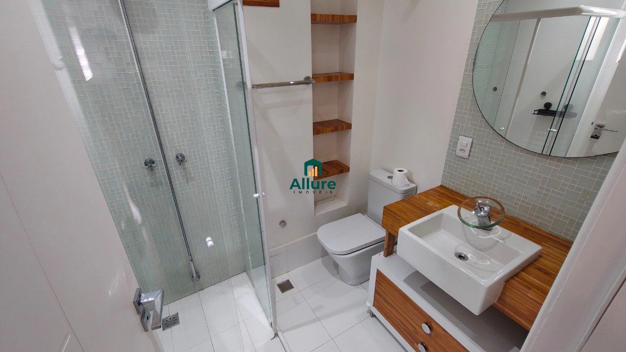 Bathtub in a 3-bedroom house, 181 m² — photo 22