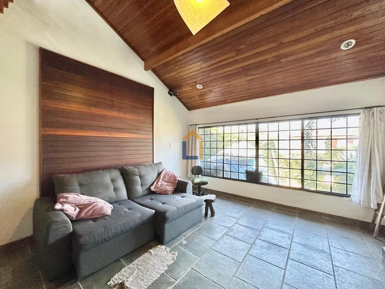 400 m² house with floor-to-ceiling windows and a fireplace — photo 7