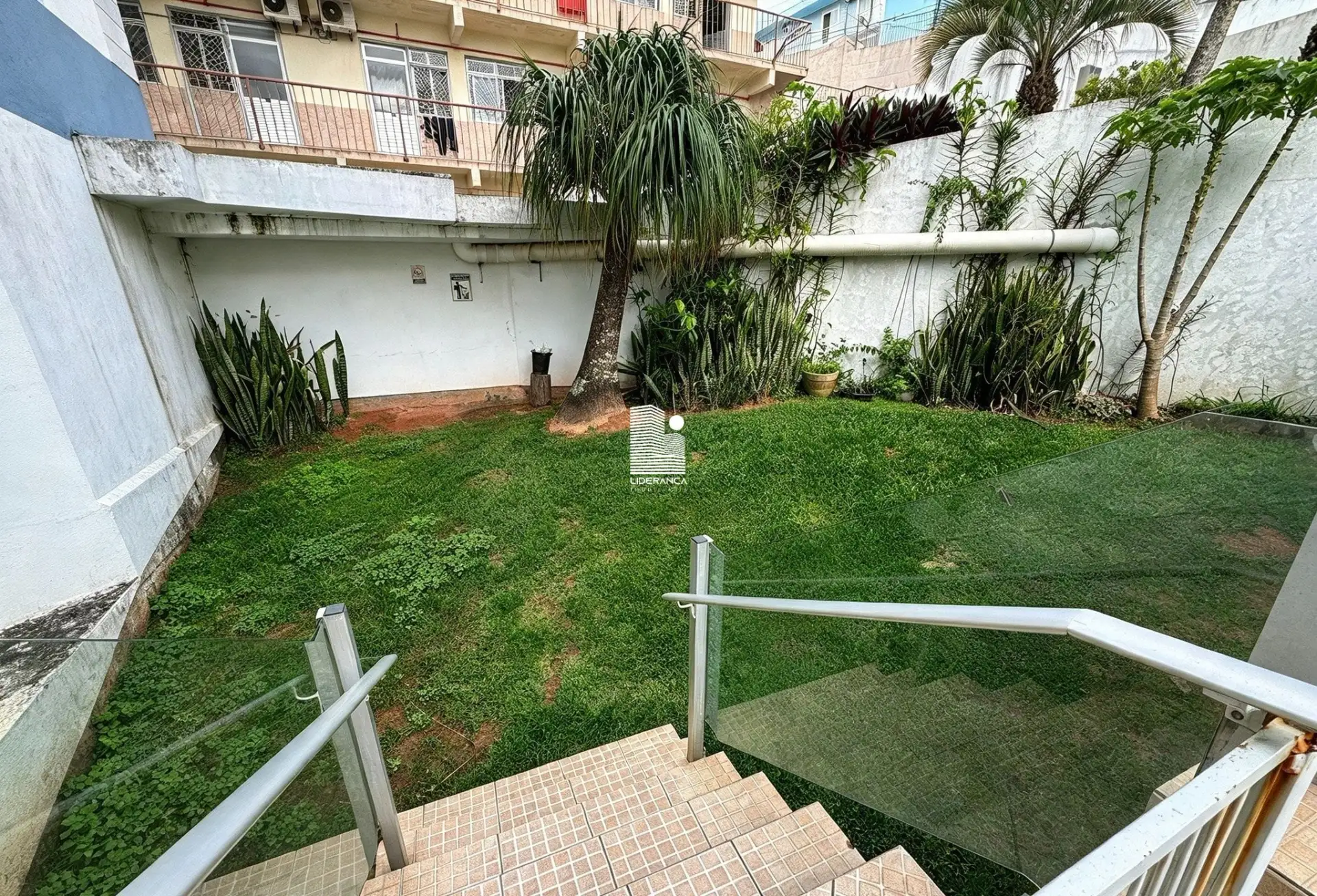 2-bedroom apartment with a mountain view in Florianópolis — photo 10