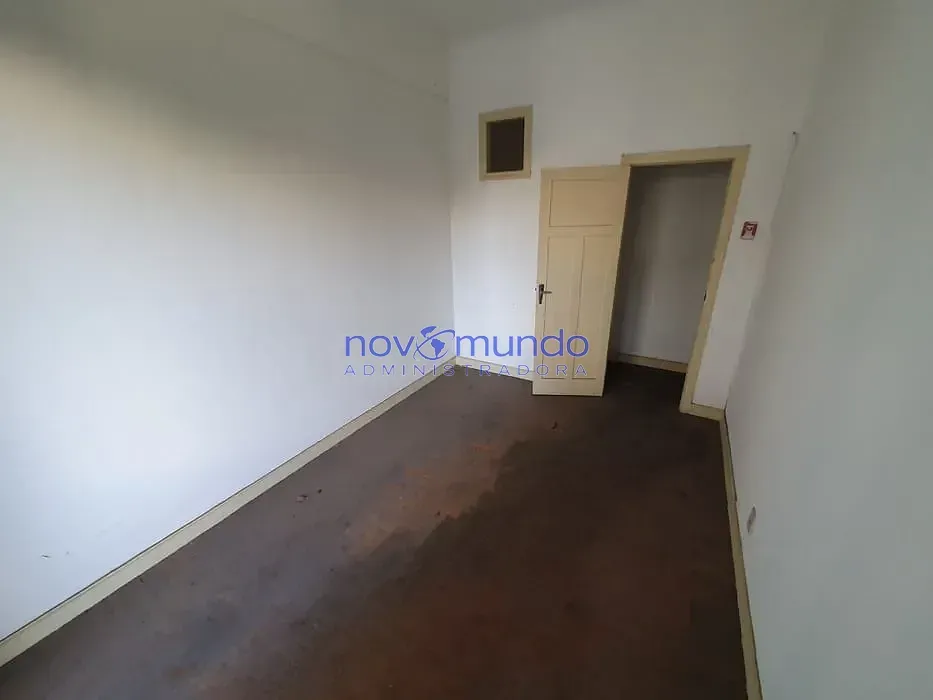 2-bedroom apartment with a balcony — photo 10