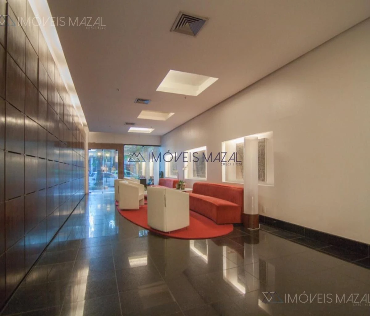 Glass-enclosed balcony in a one-bedroom apartment, 102 m² — photo 14