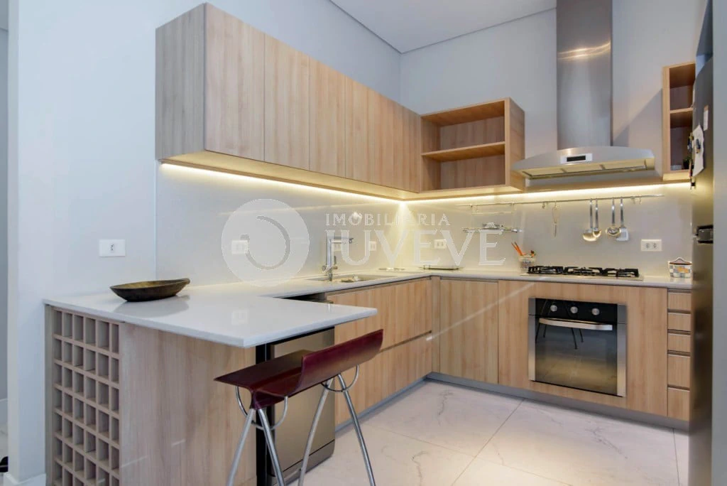 Furnished apartment, 104 m², with a glass-enclosed balcony — photo 6