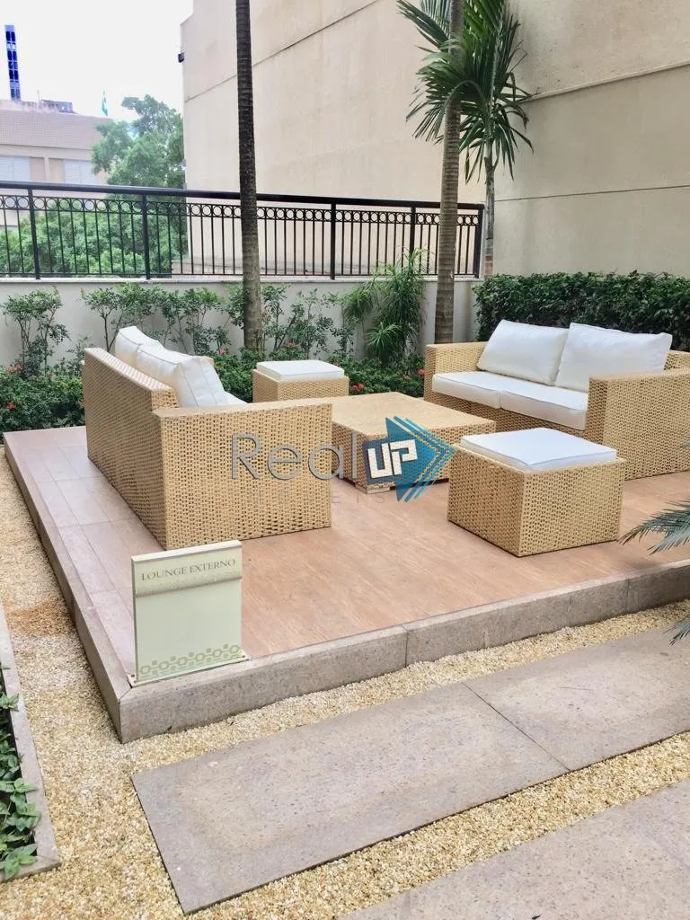 Furnished 2-bedroom apartment with balcony — photo 23