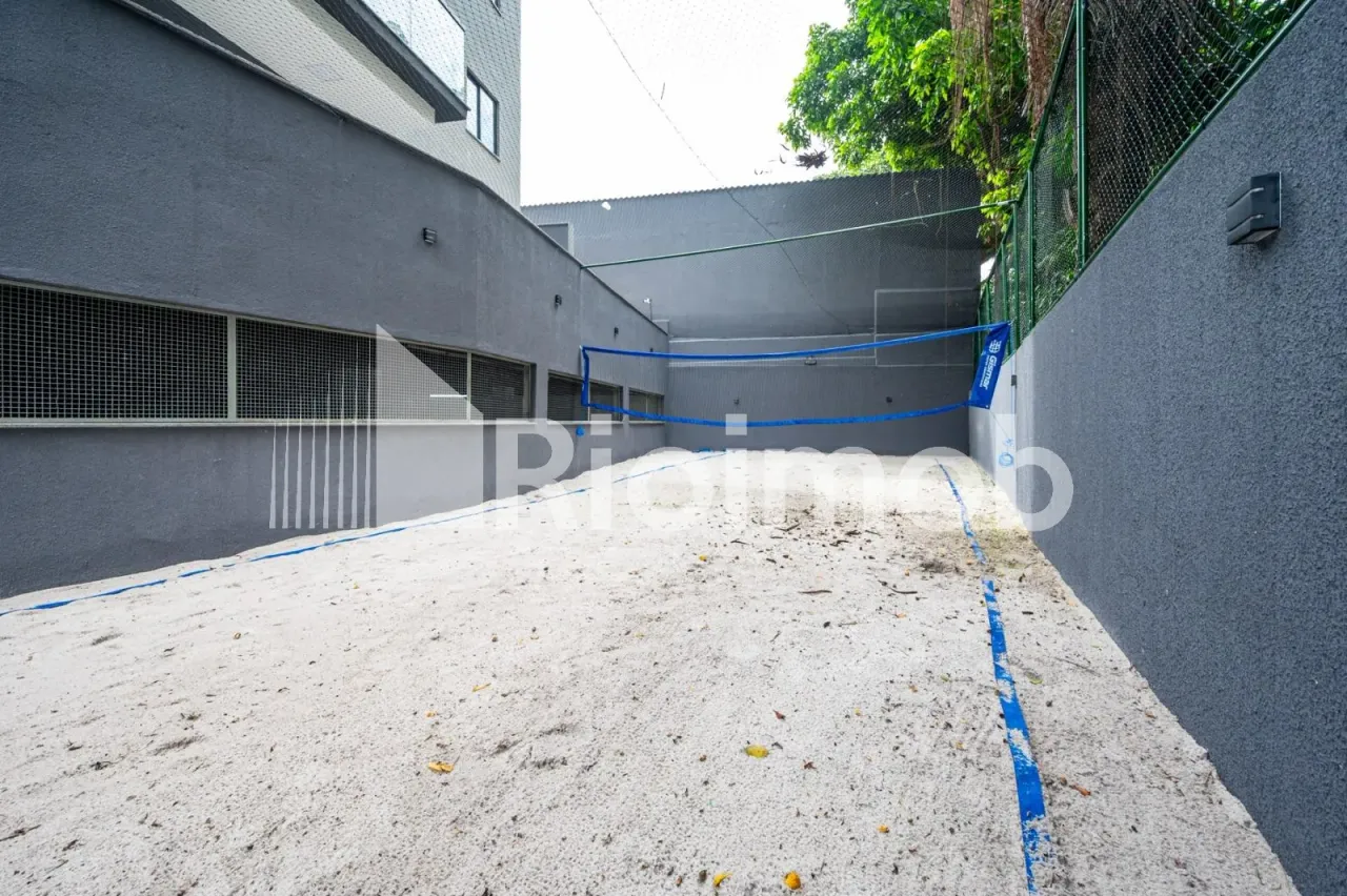 2-bedroom apartment with 1 suite and a balcony — photo 5