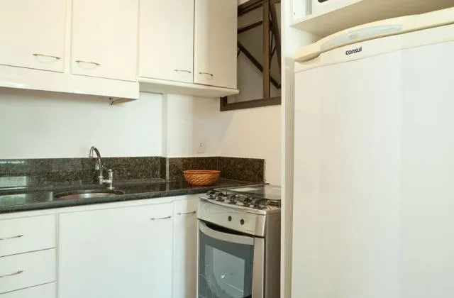 Furnished 1-bedroom apartment with glassed-in balcony — photo 2