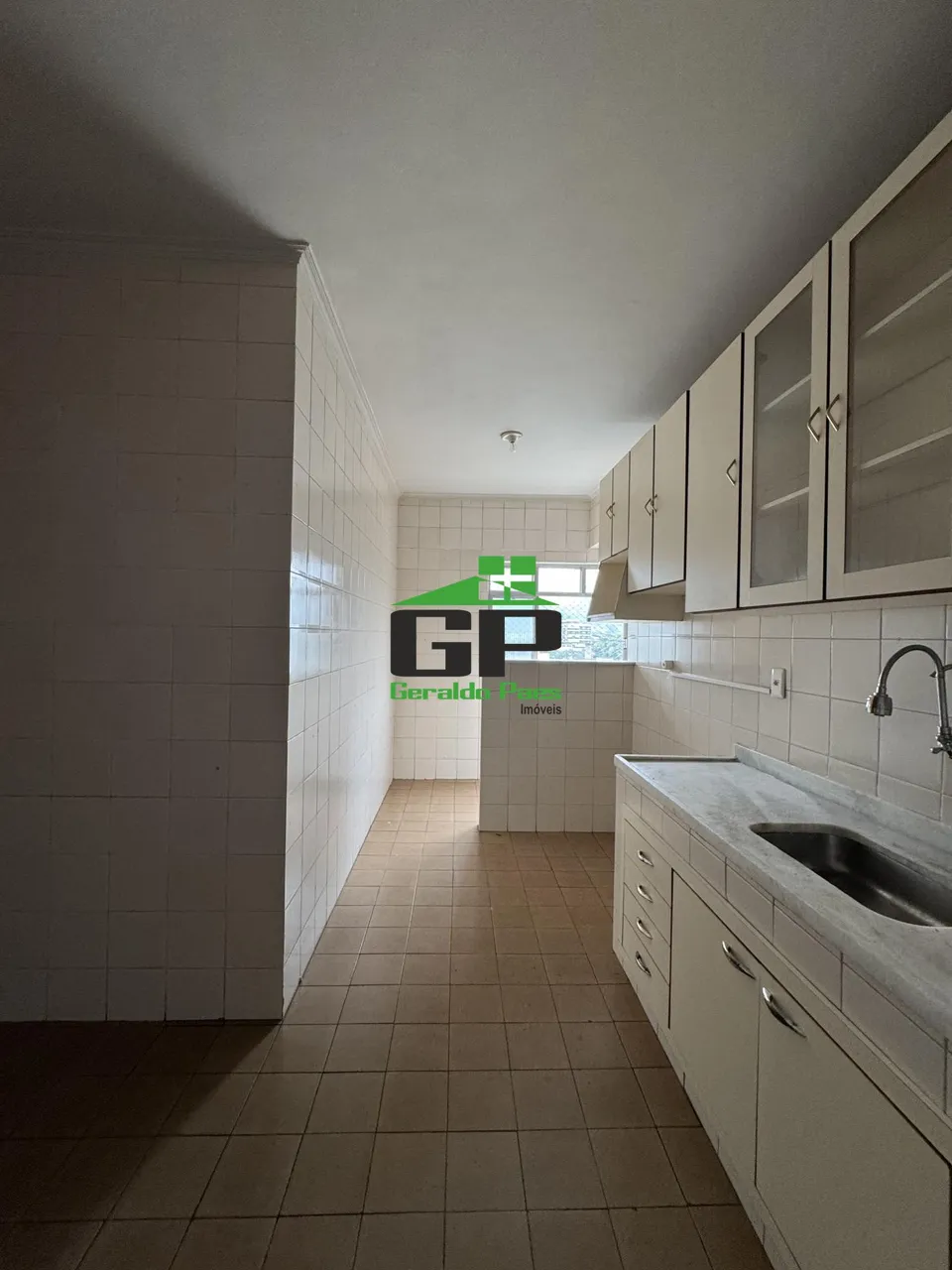 2-bedroom apartment with balcony and laundry area — photo 19