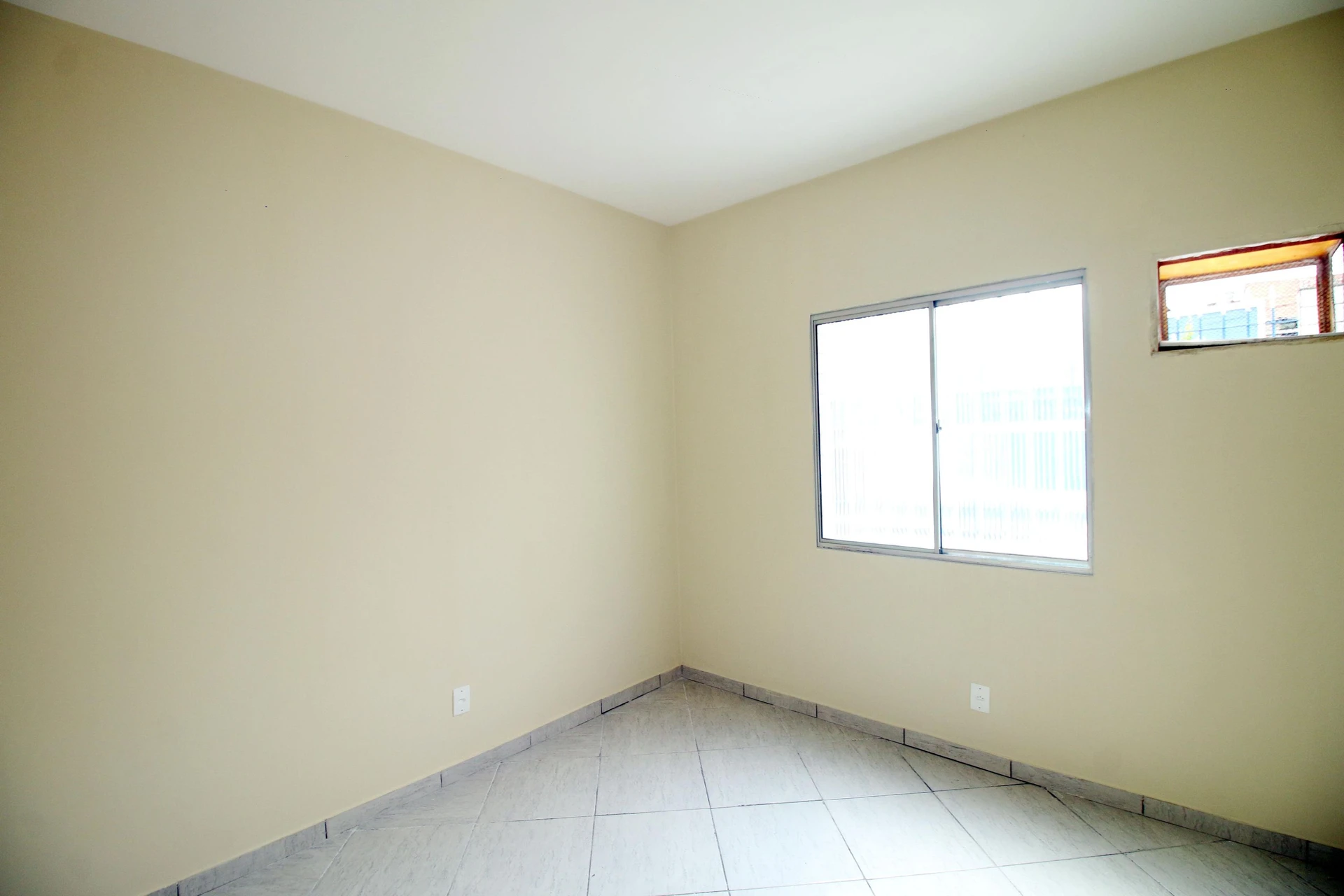 1-bedroom apartment with a balcony and laundry area — photo 18