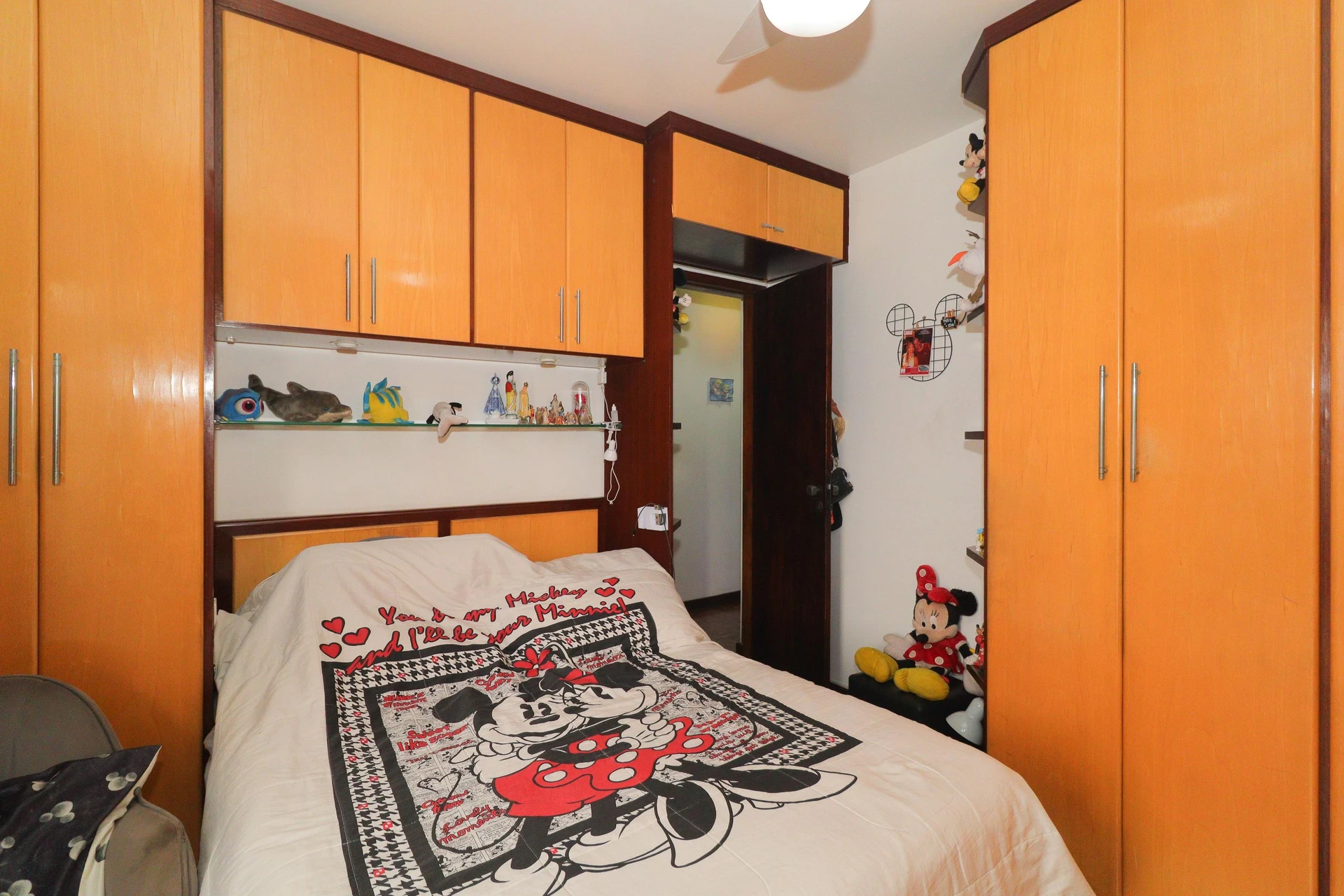 Furnished 3-bedroom apartment with balcony — photo 17
