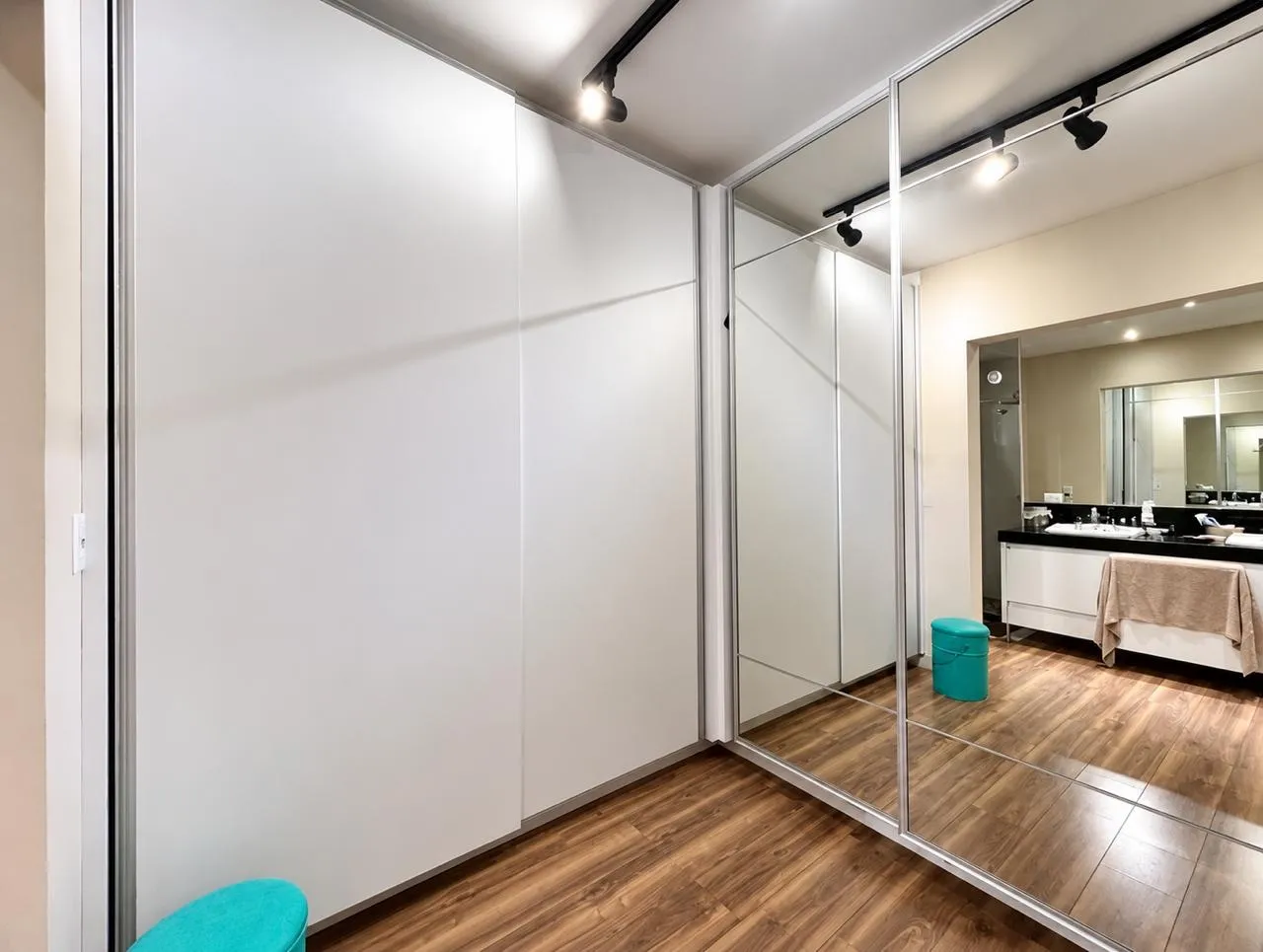 4-bedroom house with a home office — photo 11