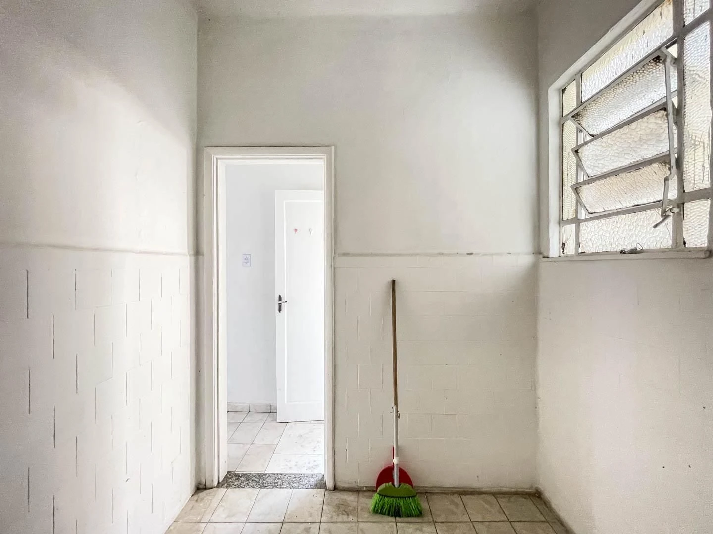 1-bedroom unfurnished apartment with no parking — photo 8